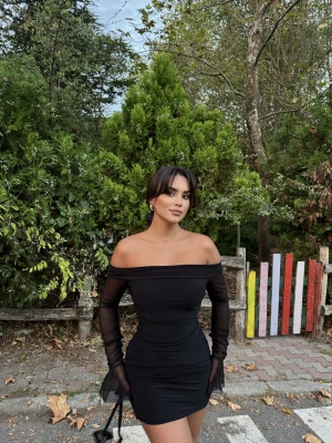 Siyah Madonna Yaka Kolu Tül Elbise