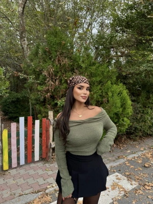 Haki Madonna Yaka Yumoş Kazak