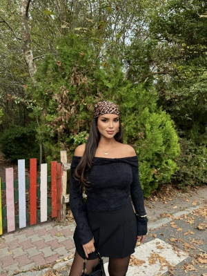 Siyah Madonna Yaka Yumoş Kazak