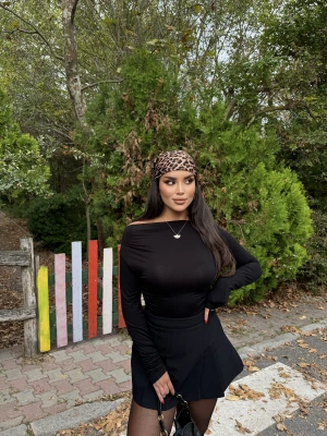 Siyah Basic Büzgülü Crop