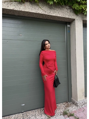 Kırmızı Omuz Detay Tasarım Uzun Elbise