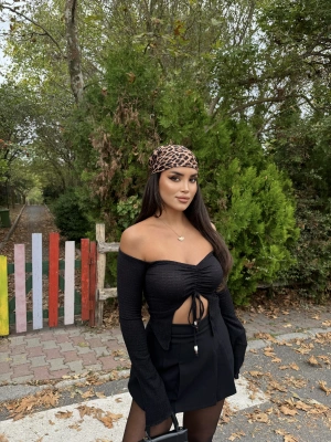 Siyah Madonna Büzgülü Crop