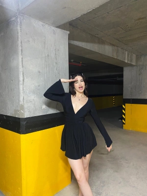 Siyah İspanyol Kol V Yaka Şortlu Elbise