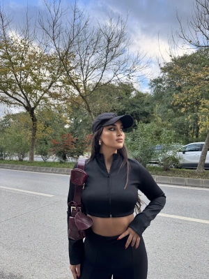 Crop Siyah Fermuarlı Hırka