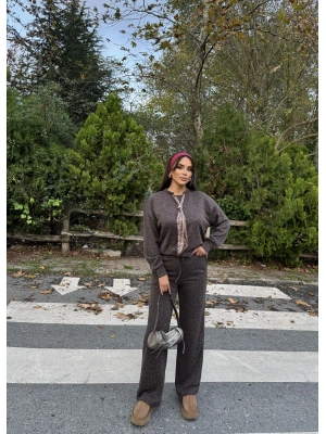 Kahverengi Fularlı Simli Takım