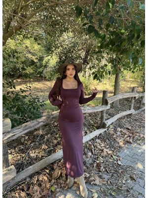 Mürdüm Kare Yaka Yırtmaçlı Uzun Elbise