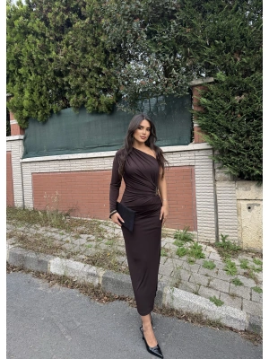 Kahverengi Tek Kol Tokalı Uzun Elbise