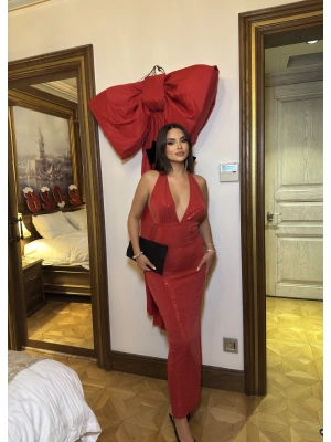 Kırmızı Payetli Boyundan Bağlamalı Uzun Elbise