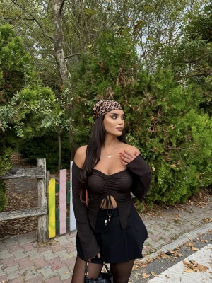 Acı Kahve Madonna Büzgülü Crop