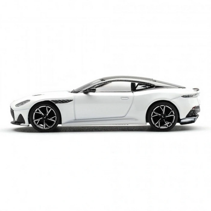 1/64 Aston Martin DBS Stratus White