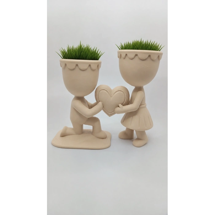 3D Baskı Aşk Saksısı - Kalp Tutan Çift Figürlü Dekoratif Saksı - Bej