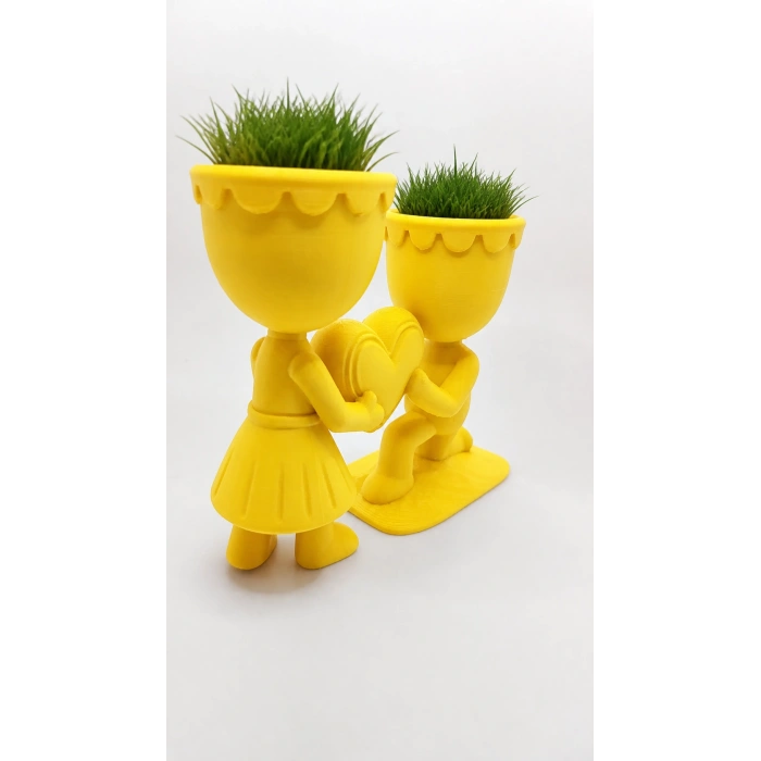 3D Baskı Aşk Saksısı - Kalp Tutan Çift Figürlü Dekoratif Saksı - Sarı