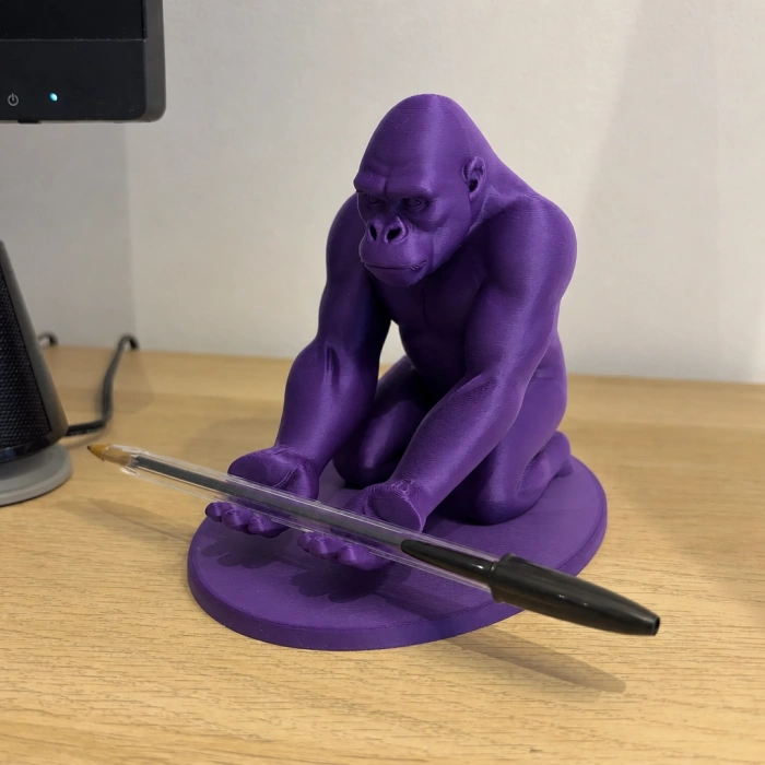 3D Baskı Goril Telefon Tutucu - Kaslı Goril Masaüstü Telefon Standı-Mor