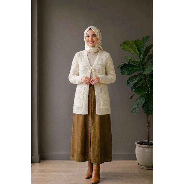 Yumoş Ponpon Bağlamalı Yelek - Krem