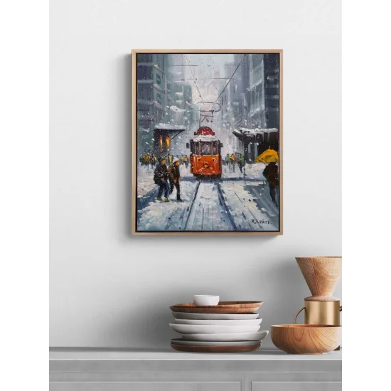 İstiklal Caddesinde Kış Yağlı Boya Tablosu