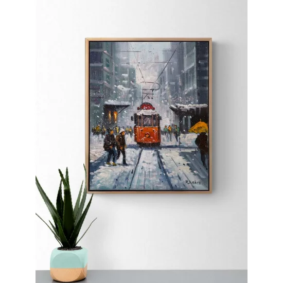 İstiklal Caddesinde Kış Yağlı Boya Tablosu