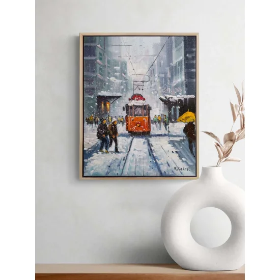 İstiklal Caddesinde Kış Yağlı Boya Tablosu