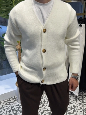 Düğme Detay Yün Hırka