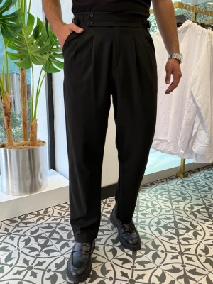 Kemer Detay Pileli Kumaş Pantolon