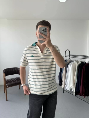 Polo Yaka Nakışlı T-Shirt