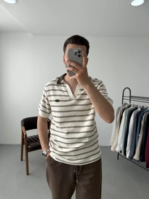 Polo Yaka Nakışlı T-Shirt