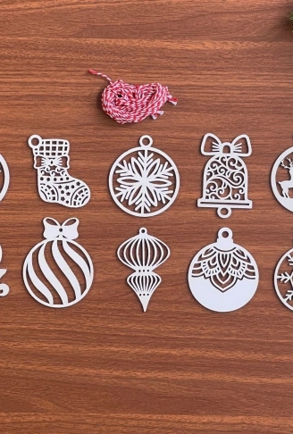 10 Parça Kırmızı Beyaz İpli Karışık Model Ahşap Yılbaşı Ağaç Süsü (4940)