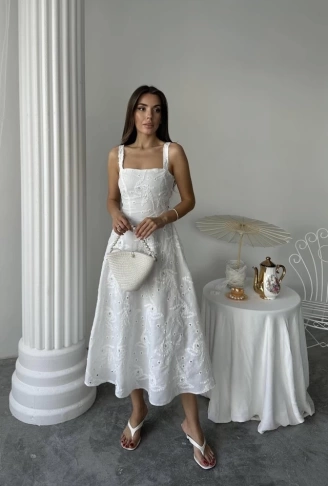 Beyaz Arkası Korse Detaylı Uzun Elbise