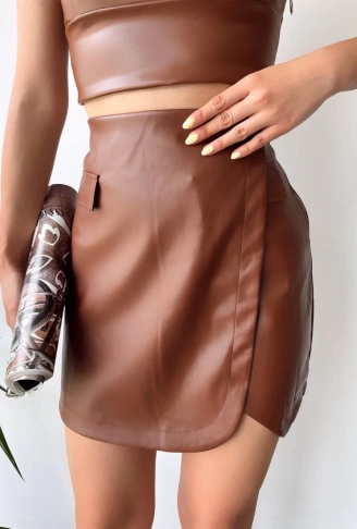 Cep detaylı oval kapaklı deri etek kahve h240048