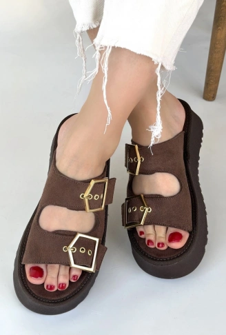 Coer Kahverengi Süet Çift Tokalı Terlik