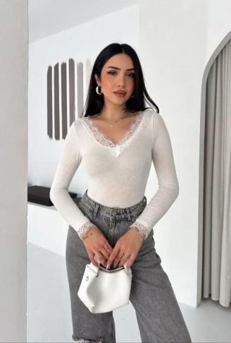Dantel Detaylı V Yaka Arkası V Yaka Kaşmir Dokulu Uzun Kollu Bluz - Beyaz