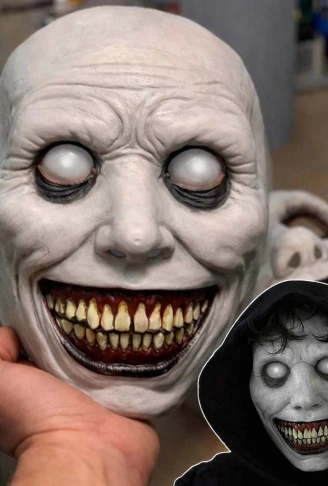 Dehşet Gülüşlü Donuk Göz Efektli Korku Maskesi 22x18 cm (4940)