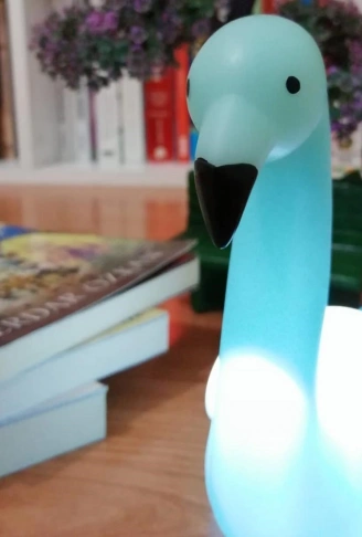 Dekoratif Işık Altında Renk Değiştiren pilli Kuğu Gece Lambası (4940)