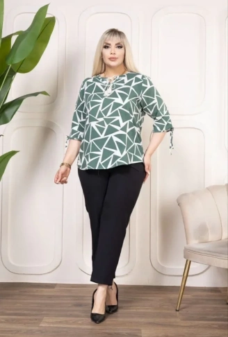 Desenli Püsküllü Viskon Bluz Bebe Yaka Kısa Kollu Big Size Rahat Kesim - Desenli