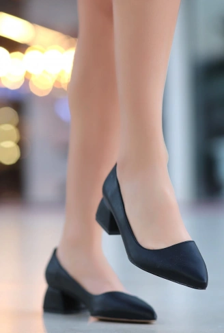 Desniy Siyah Cilt Topuklu Ayakkabı