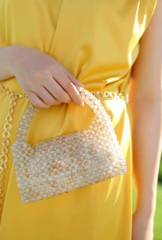 El yapımı incili el çantası kapaklı krem