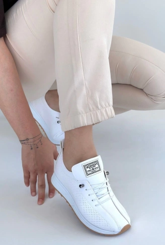 Fiert Beyaz Cilt Bağcıklı Spor Ayakkabı