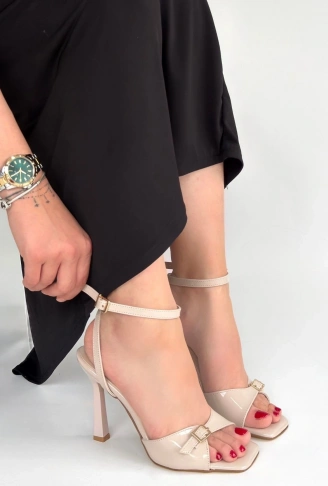 Hoste Bej Rugan Topuklu Bilekten Kemerli Ayakkabı