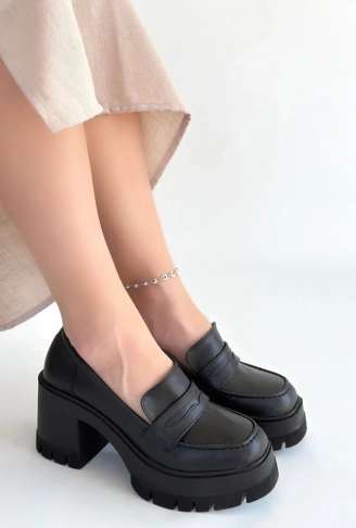 Janes Siyah Cilt Dolgu Topuk Ayakkabı