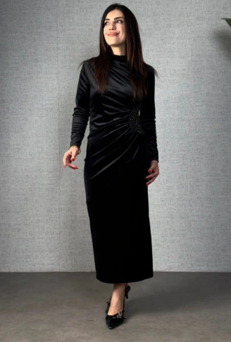 Kadı Uzun Kollu Omuzdan Büzgülü Yandan Taş Detaylı Uzun Kadife Elbise