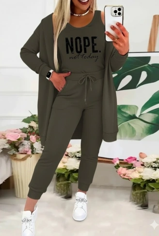 Kadın Askılı Yuvarlak Yaka Yazılı Viskon Iki Iplik Bluz Ceket Ve Pantolon 3lü Takım