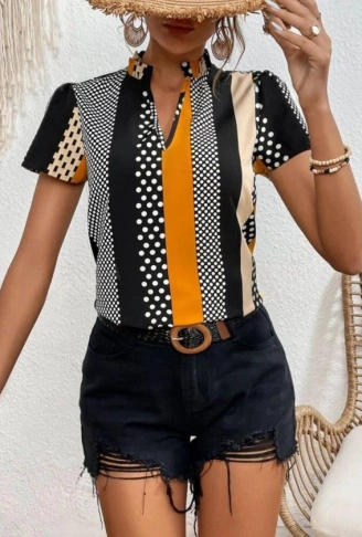 Kadın çentik Ve Büzgülü Yaka, Desenli Mikro Kumaş Bluz