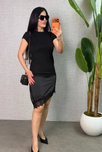 Kadın Etek Ucu Dantel Detaylı Saten Kumaş Elbise