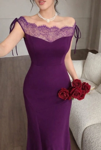 Kadın Göğüs Ve Yakası Dantel Detaylı Kayık Yaka Görünümlü Uzun Ithal Krep Elbise