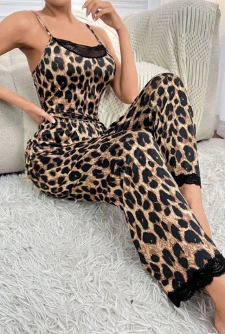 Kadın Ip Askılı Yakası Dantelli Bluz Ve Pijama Sandy Ikili Takım