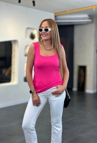 Kadın Kare Yaka Kalın Askılı Beyaz Triko Bluz