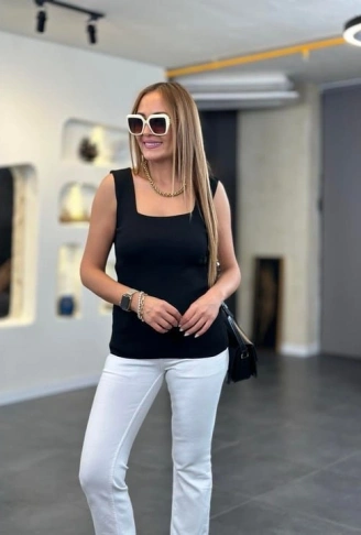 Kadın Kare Yaka Kalın Askılı Beyaz Triko Bluz