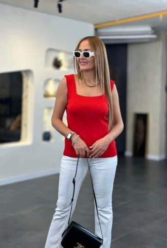 Kadın Kare Yaka Kalın Askılı Beyaz Triko Bluz