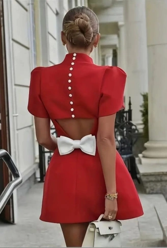 Kadın Kısa Kollu Balıkçı Yaka Arkadan Kelebek Dekolte Detaylı Kısa Atlas Elbise