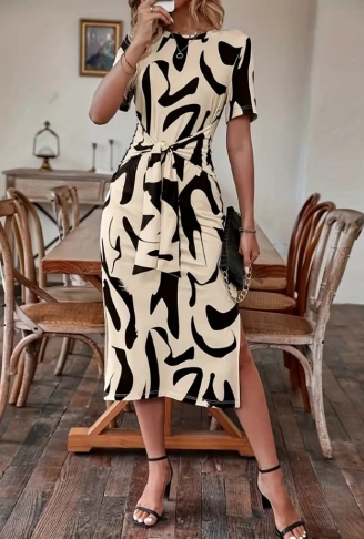 Kadın Kısa Kollu Bisiklet Yaka Desenli Belden Bağlamalı Yandan Yırtmaçlı Süprem Elbise