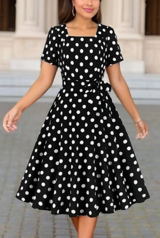Kadın Kısa Kollu Geometrik Yaka Puantiyeli Kiloş Midi Süprem Elbise
